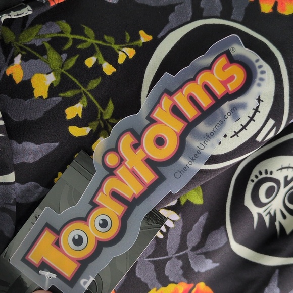 NWT Women's S Coco Scrub Top Tooniforms Disney Pixar Sugar Skull Floral Marigold - Picture 7 of 10